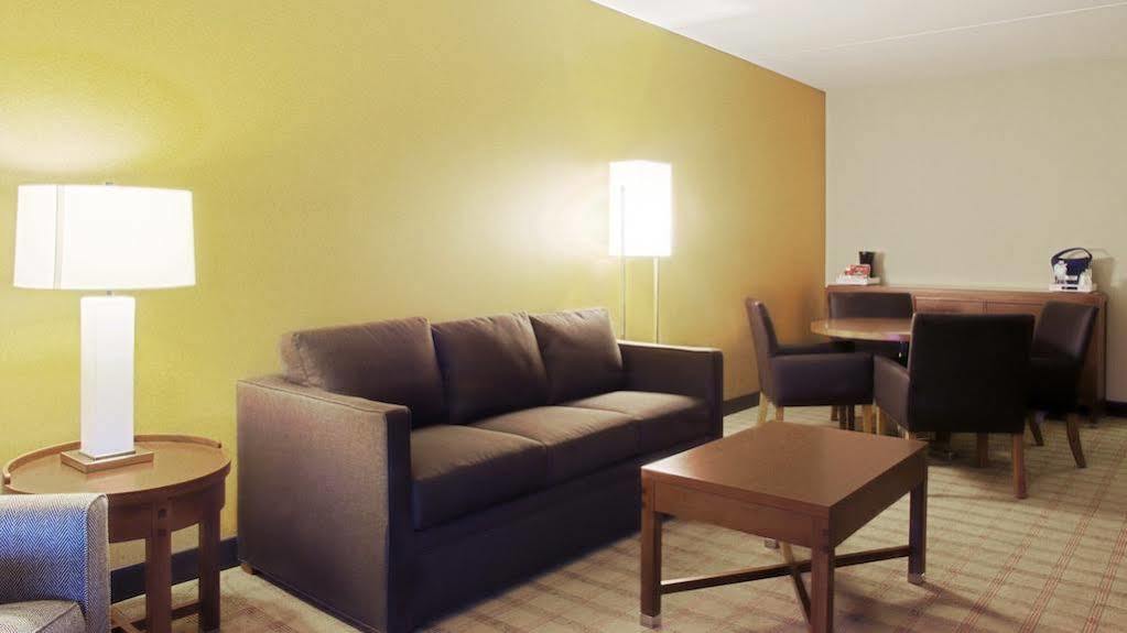 Four Points By Sheraton Winnipeg South Buitenkant foto